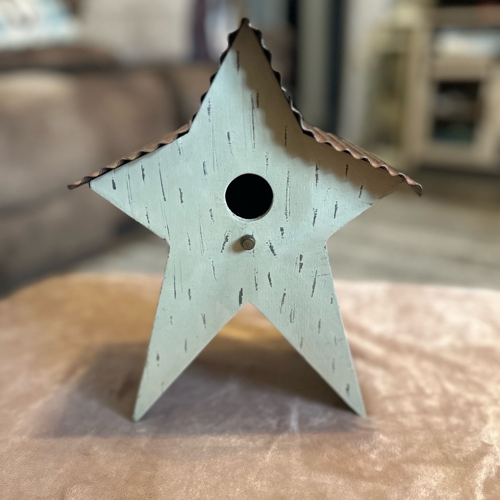 Star-Shaped Birdhouse with Rustic Roof